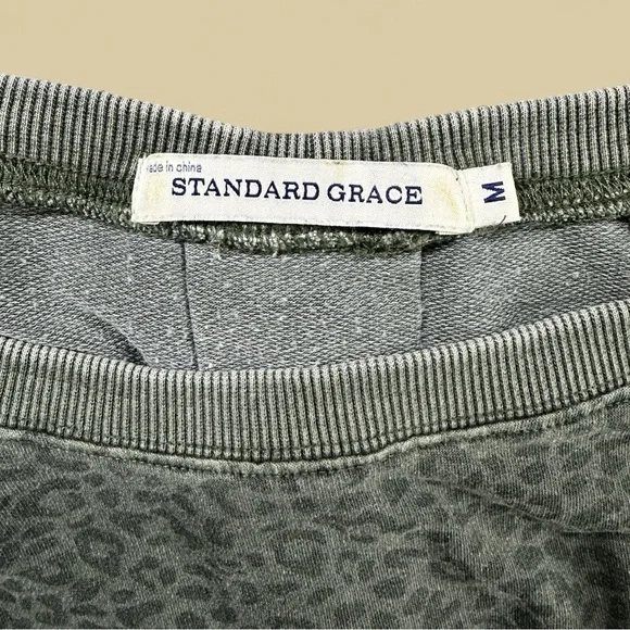 Standard Grace - Mossy Green Leopard Top M - Picture 8 of 11